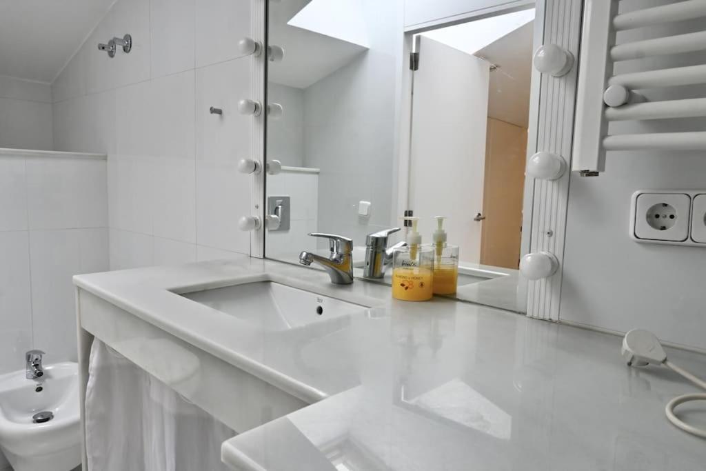 For You Rentals Apartamento Temporal Con Encanto A Pocos Metros Del Sol Myr13 Madrid Exterior photo