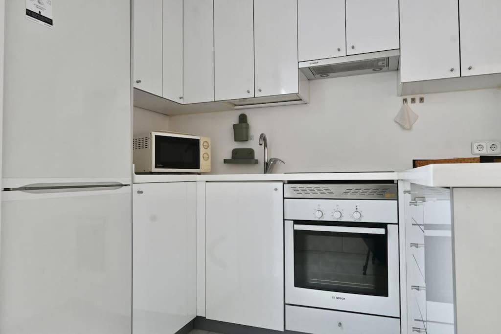 For You Rentals Apartamento Temporal Con Encanto A Pocos Metros Del Sol Myr13 Madrid Exterior photo