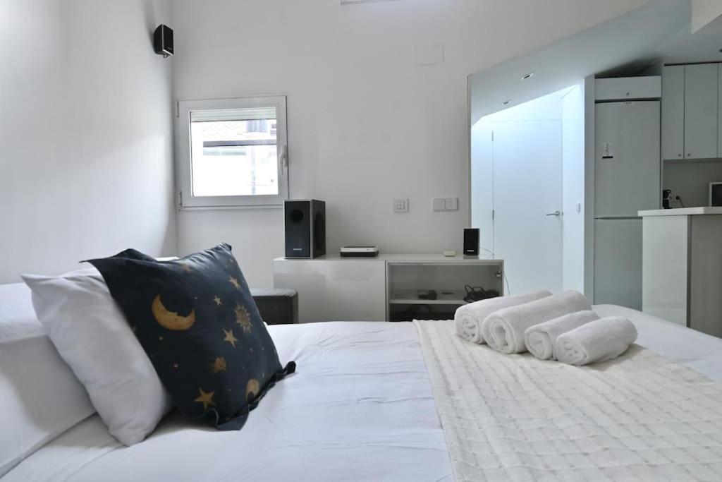 For You Rentals Apartamento Temporal Con Encanto A Pocos Metros Del Sol Myr13 Madrid Exterior photo
